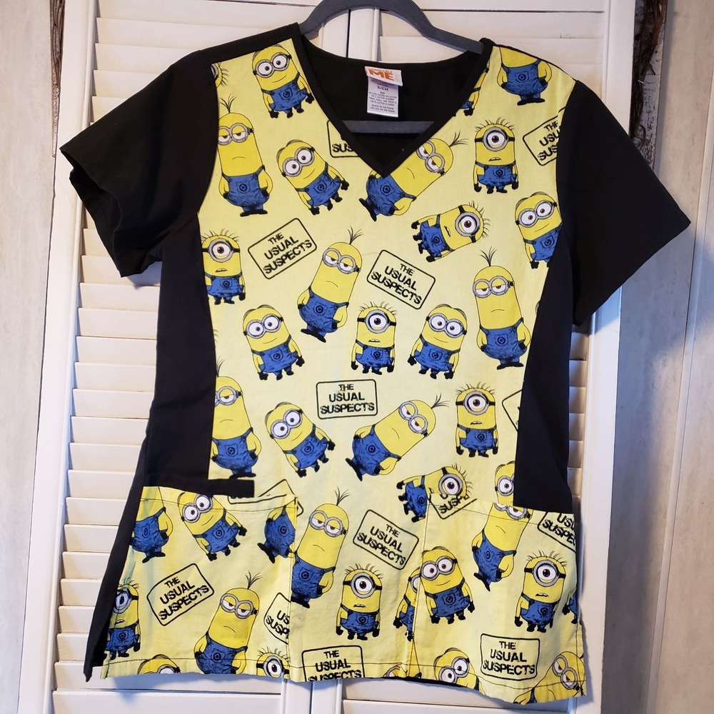 Despicable Me Minions Usual Suspects V-Neck Scrub Top Small Black Yellow